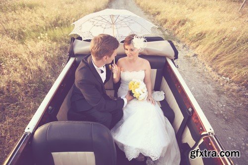 Married Couple In the Car - 6 UHQ JPEG