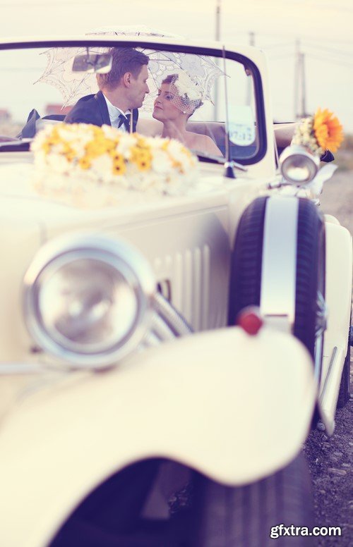 Married Couple In the Car - 6 UHQ JPEG