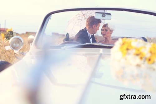 Married Couple In the Car - 6 UHQ JPEG