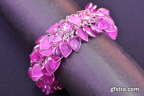 Collection of jewelry jewel gemstone bangle brooch 25 HQ Jpeg