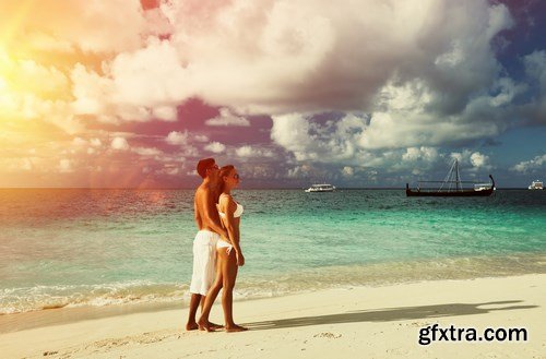 Couple on a Beach at Maldives - 8xUHQ JPEG