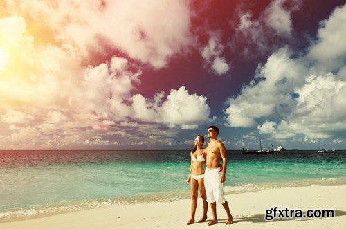 Couple on a Beach at Maldives - 8xUHQ JPEG