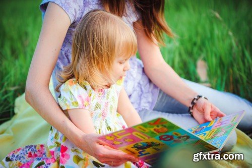 Girls Reading Books - 15x JPEGs