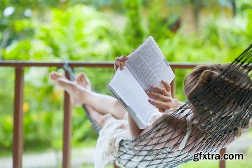 Girls Reading Books - 15x JPEGs