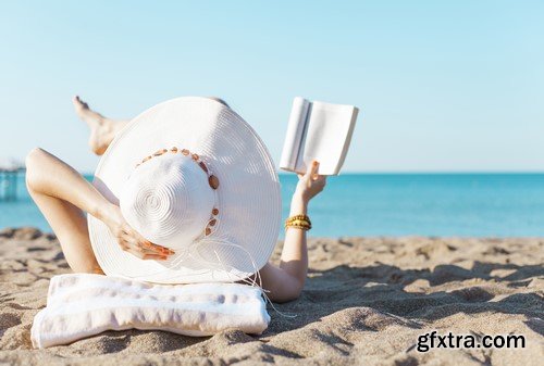 Girls Reading Books - 15x JPEGs