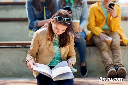 Girls Reading Books - 15x JPEGs