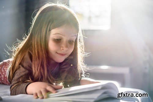 Girls Reading Books - 15x JPEGs