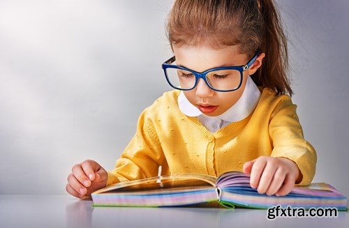 Girls Reading Books - 15x JPEGs