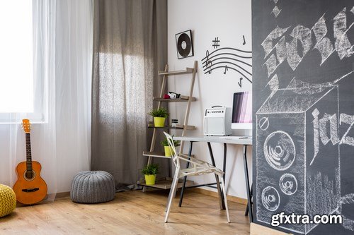 Bedroom decorated with music-related items - 9xUHQ JPEG Photo Stock