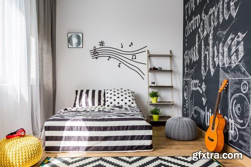 Bedroom decorated with music-related items - 9xUHQ JPEG Photo Stock