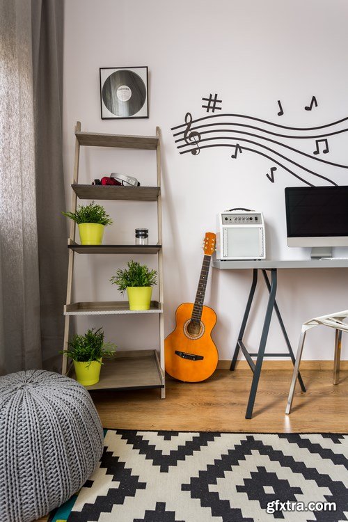 Bedroom decorated with music-related items - 9xUHQ JPEG Photo Stock