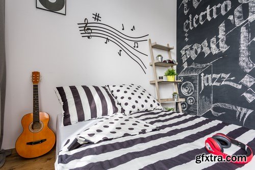 Bedroom decorated with music-related items - 9xUHQ JPEG Photo Stock