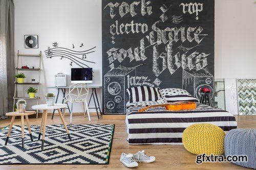 Bedroom decorated with music-related items - 9xUHQ JPEG Photo Stock