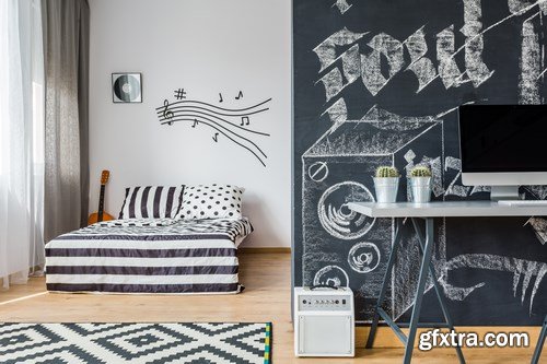 Bedroom decorated with music-related items - 9xUHQ JPEG Photo Stock