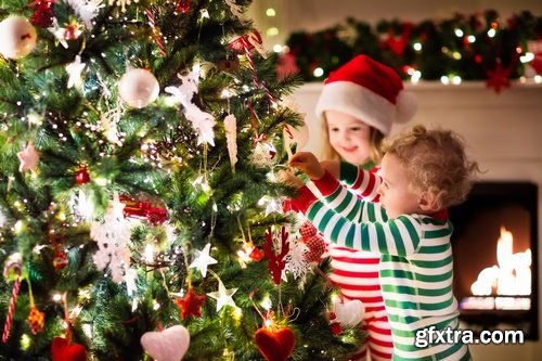 Decorating christmas tree - 11UHQ JPEG