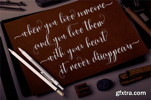 CreativeMarket Xandrella Script Font 1122761