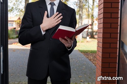 Collection witness court judge reading the oath promise of giving evidence 25 HQ Jpeg