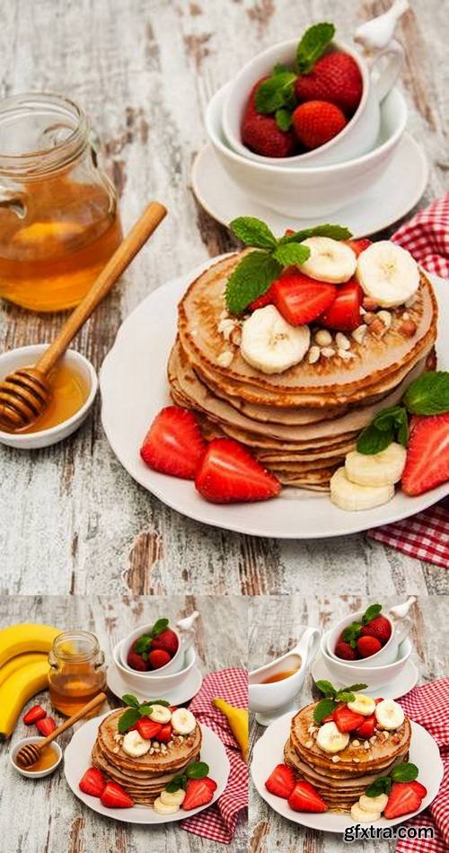 Pancakes with Strawberries and Bananas