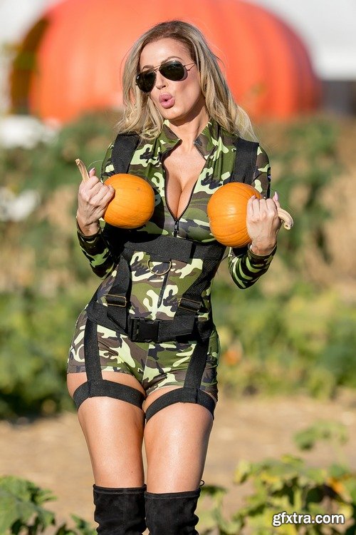 Ana Braga - Pumpkin Patch In Los Angeles 10-20-2016