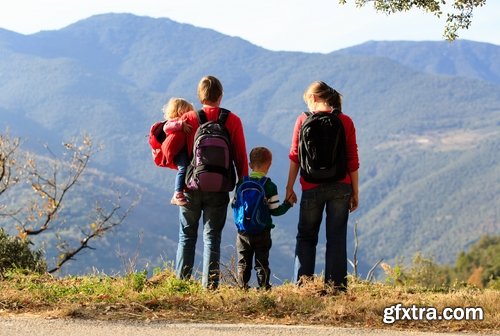 Parents with children on holiday vacation journey kid mom dad 25 HQ Jpeg