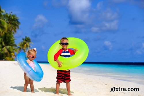 Parents with children on holiday vacation journey kid mom dad 25 HQ Jpeg