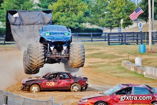 Monster truck lorry car on big wheels bigfoot 25 HQ Jpeg