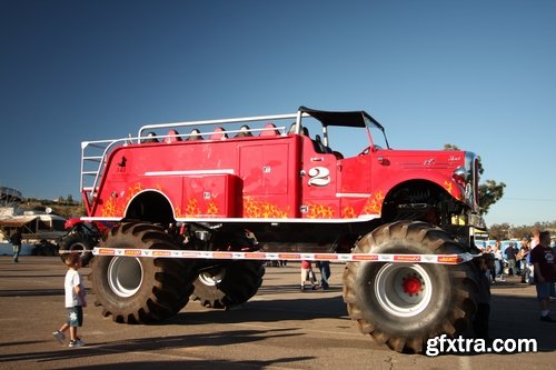 Monster truck lorry car on big wheels bigfoot 25 HQ Jpeg