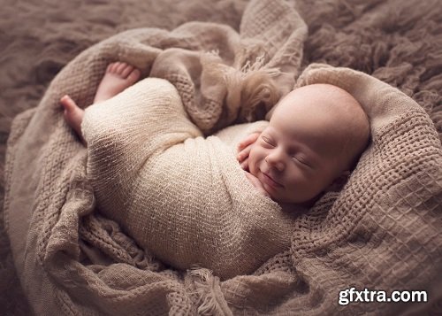 Dewdrops Photography by Amy McDaniel - Newborn Photography: Prop Posing: Buckets + Bowls