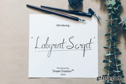 Labyrint Script Font