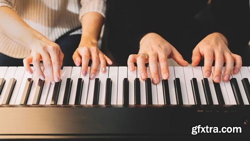 An Accelerated Piano Course for Beginners