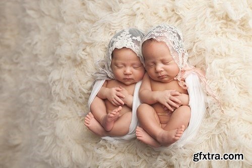 Amy Cope - Newborn Photography: Working with Twins