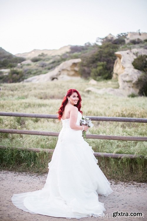 Wedding Photography: Posing Curvy Brides by Jasmine Star