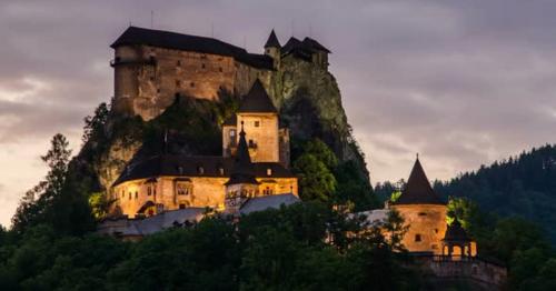 Evening Light over Historic Castle - 7AR9WS5