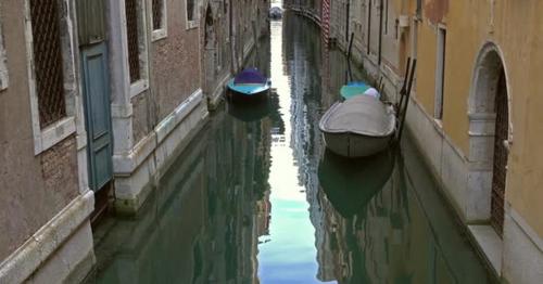 Old Houses and Narrow Canal in Venice, Italy, - TF4WP2C