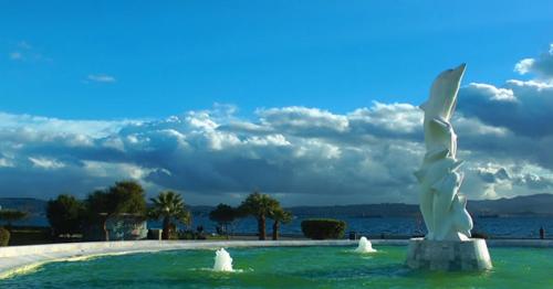 Dolphins Statue Near the Seaside - 29C4MBR