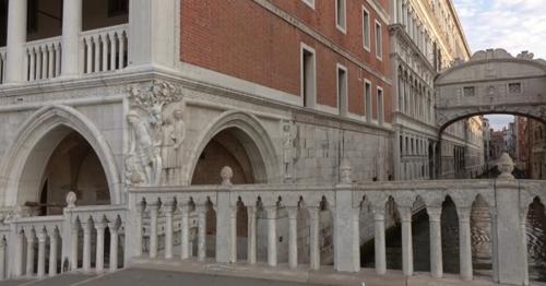 Bridge of Sighs or Ponte Dei Sospiri in Venice - NMQTPJ3