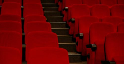 Empty Auditorium - Red Chairs In Rows - M4A5JZU