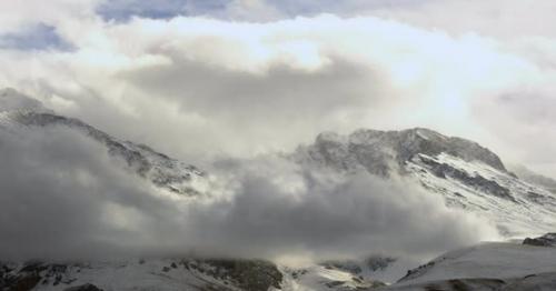 Snowy Mountains and Clouds - GE6RVUQ