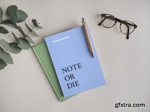 notebook-with-pen-mockup_37789-150