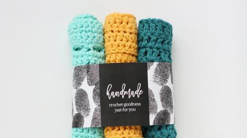 SkillShare - Handmade Holiday: A Beginner's Guide to Crocheting Your First Dishcloth - 1011881380