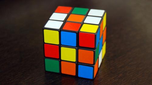 SkillShare - How To Solve A 3x3 Rubiks Cube For Beginners: Complete a Rubiks Cube From Start To Finish - 1142795910