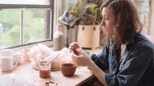 SkillShare - The Art of Ceramics: Creating a Modern Mug - 681411183