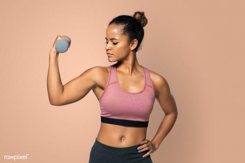 Sporty woman mockup lifting dumbbell weights in a blue background - 2227136