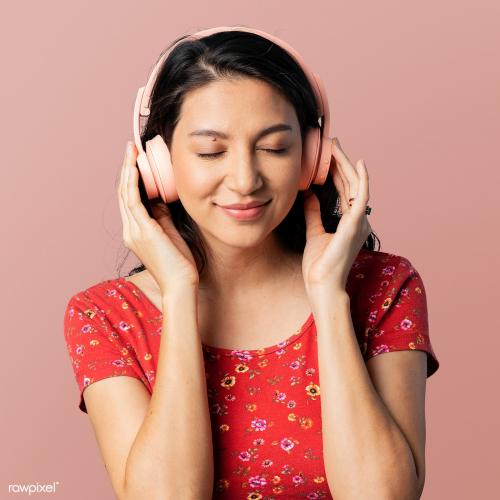 Cheerful woman listening to music with a headset mockup - 2253831
