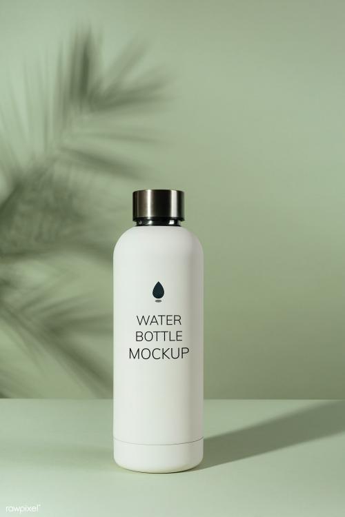 Minimal reusable water bottle design mockup - 2253987