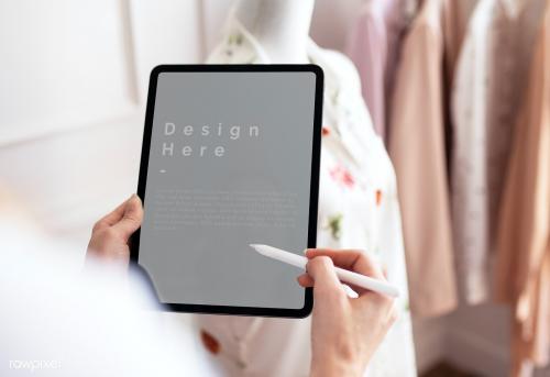 Hand holding a digital tablet mockup - 1220942