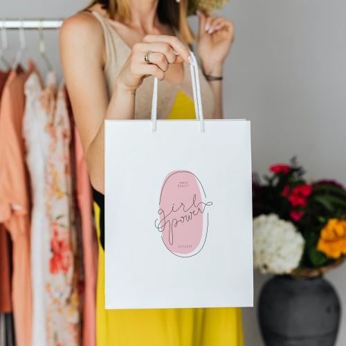 Woman carrying a shopping paper bag mockup - 1208072