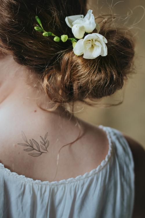 Girl with white freesia flowers in her hair - 1209244