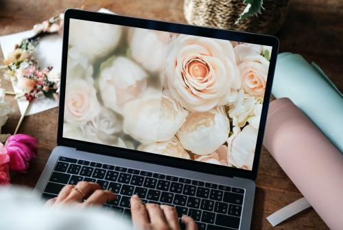 Florist using a floral laptop screen mockup - 1210004