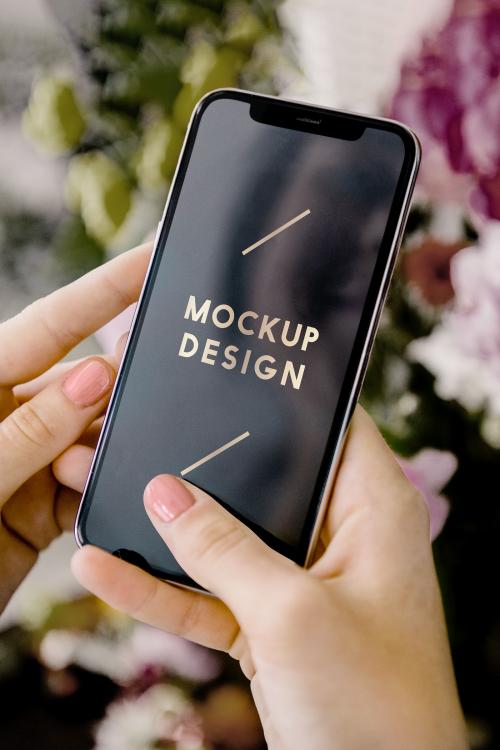 Woman using a mobile screen mockup - 1210226